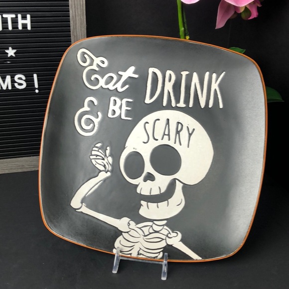 NEW Eat drink & be scary plate - Picture 2 of 4